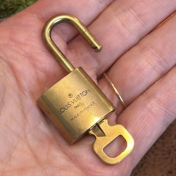 LOUIS VUITTON LOCK & KEY BRASS FULL FUNCTION LV PARIS MADE IN FRANCE EUC 322 - Picture 12 of 13